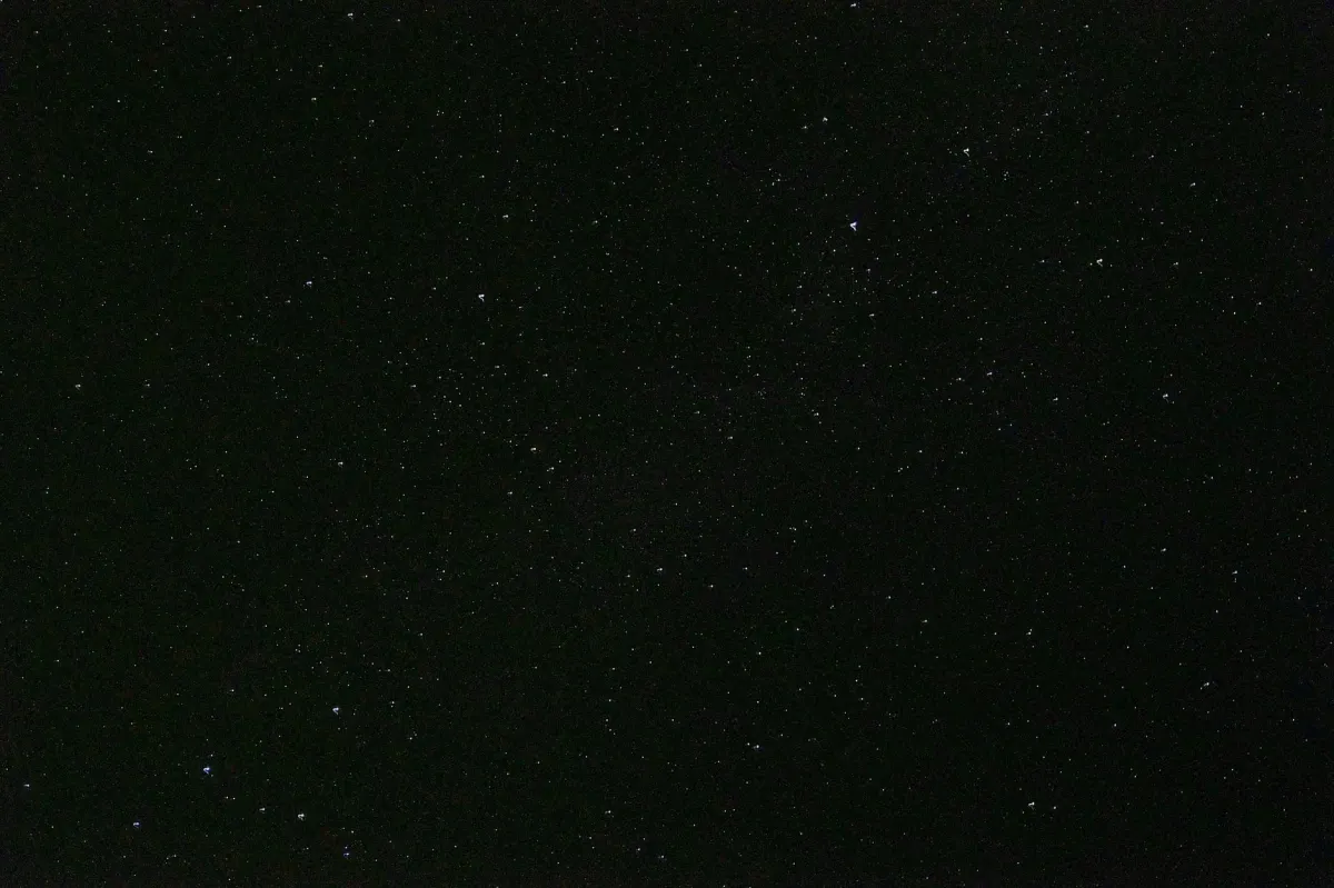 Pourquoi le ciel est noir la nuit ? Explications claires et complètes