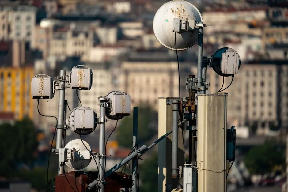 Pourquoi le GPS urbain est-il si imprécis ?